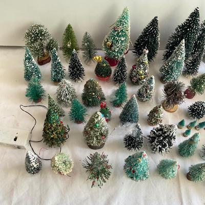 G1155 Lot of Large and Small Bottle Brush Trees