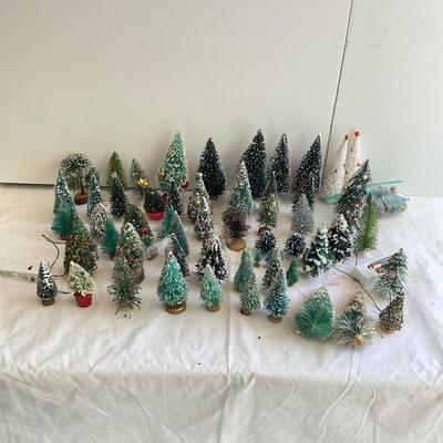 G1155 Lot of Large and Small Bottle Brush Trees