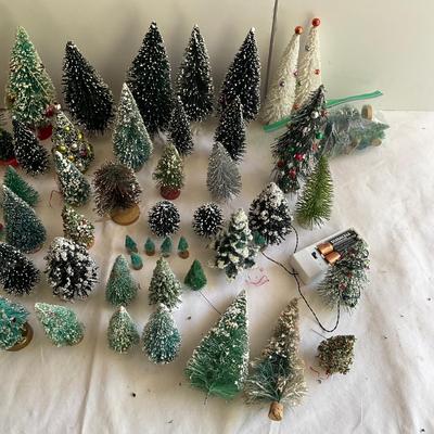 G1155 Lot of Large and Small Bottle Brush Trees