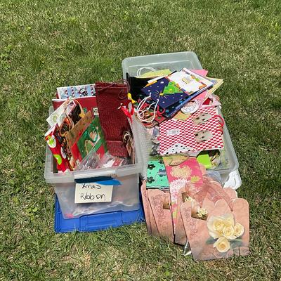 G1158 Two Tubs of Gift Bags for all occasions