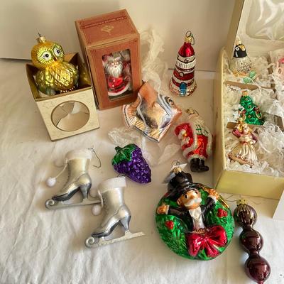 G1165 large Lot of Glass Figural Ornaments- Statue of Liberty , Owl and more