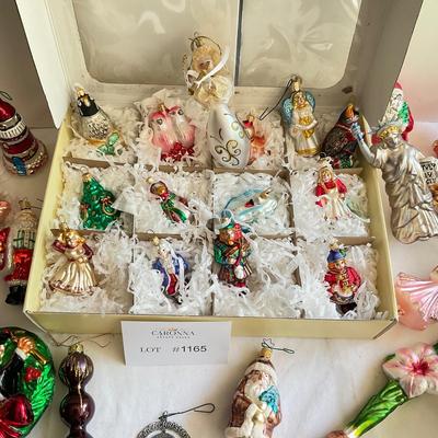 G1165 large Lot of Glass Figural Ornaments- Statue of Liberty , Owl and more