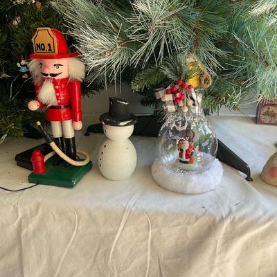 G1170 Lot of Two Trees, Santa Figures , Nutcracker and more