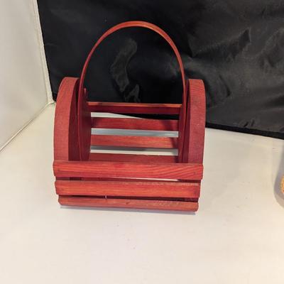 Signed Wicker Wine Caddie & Strawberry Wood Sawmill Critters Selmer Tenn. (DR)