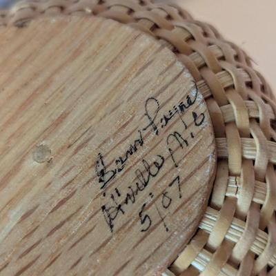 Signed Wicker Wine Caddie & Strawberry Wood Sawmill Critters Selmer Tenn. (DR)