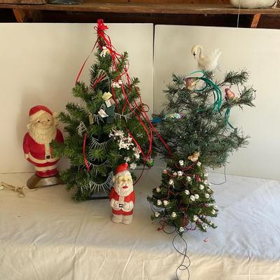 G1171 Lot of Three Mini Christmas Trees, Birds, Coffee mugs