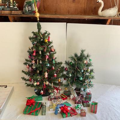 G1172 Miniature SHINY BRIGHT Christmas Ornament and Garland Trees
