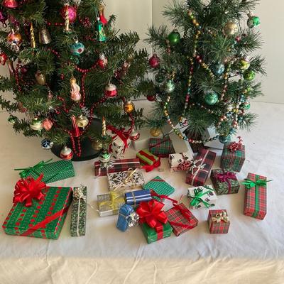 G1172 Miniature SHINY BRIGHT Christmas Ornament and Garland Trees