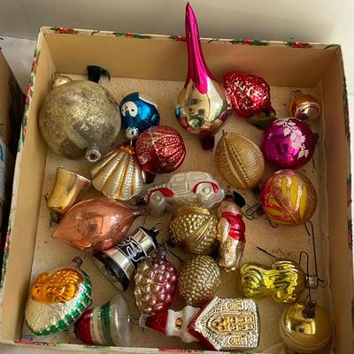 G1173 Vintage SHINY BRITE Glass Ornaments