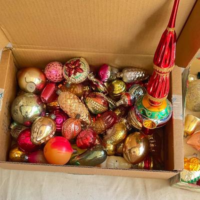 G1173 Vintage SHINY BRITE Glass Ornaments