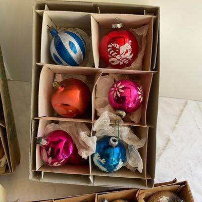 G1174 Large Lot of SHINY BRITE Glass Ornaments