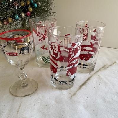 G1175 Antique Musical SHINY BRITE Decorated Tree with Vintage Garland and Glasses