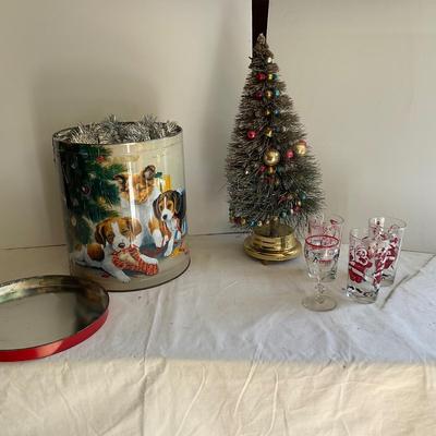 G1175 Antique Musical SHINY BRITE Decorated Tree with Vintage Garland and Glasses