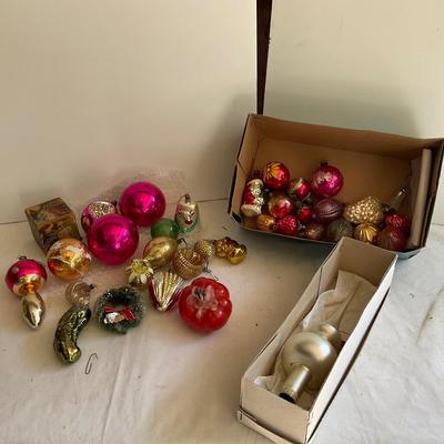 G1180 Early Antique Glass Ornaments with Tree topper