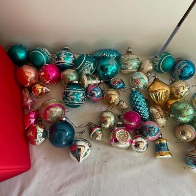 G1189 Large Lot of Vintage SHINY BRITE Glass Ornaments with Storage box