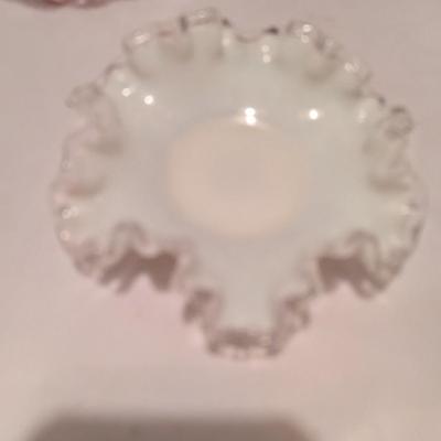 Jefferson Diamond Peg Custard Vase Fenton Basket (B)