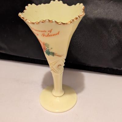 Jefferson Diamond Peg Custard Vase Fenton Basket (B)