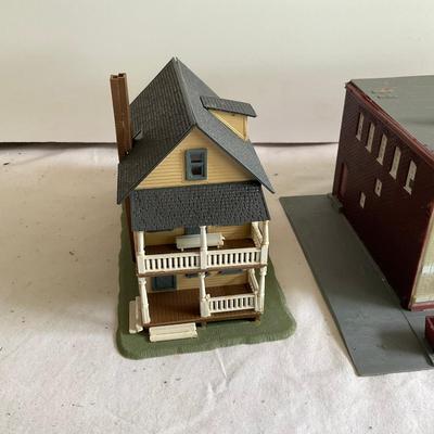 G1192 Lot of HO Train Bachman, Tyco With Houses & Accessories