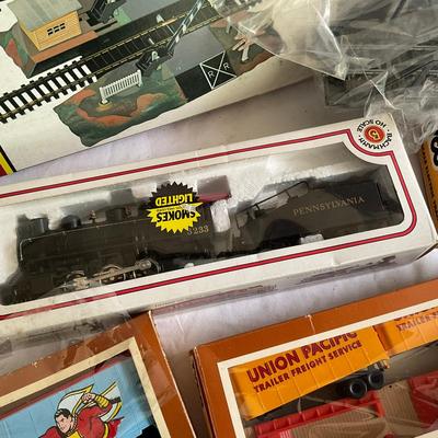 G1192 Lot of HO Train Bachman, Tyco With Houses & Accessories