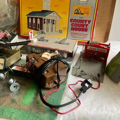 G1192 Lot of HO Train Bachman, Tyco With Houses & Accessories