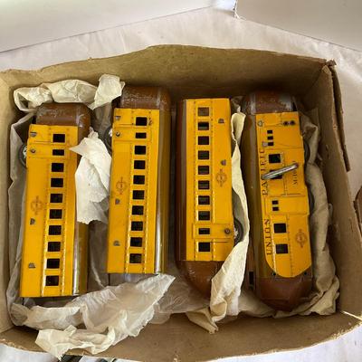 G1194 Antique HAFNER StreamLine Wind Up Metal Train