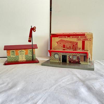 D1197 Antique Marx Whisling Railroad Station Lithograph Train House