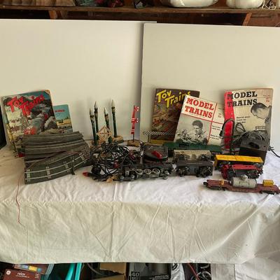 G1198 Antique American Flyer Train With Metal Accessories