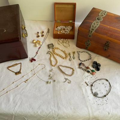 G1201 Two Vintage Jewelry Boxes With Costume Jewelry