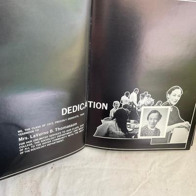 G1207 Two 1971 & 1972 Statesman Delaware College Year Books