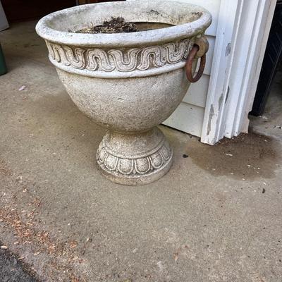 O1214 Round Resin Pedestal Planter