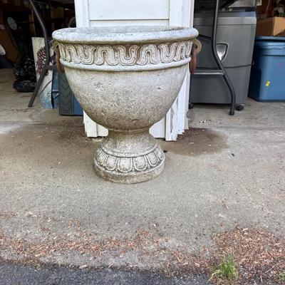 O1214 Round Resin Pedestal Planter