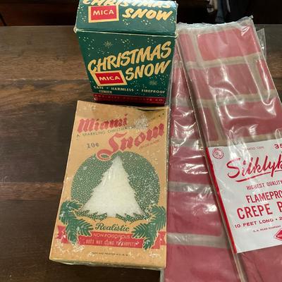 L1220 Antique Christmas Snow Tinsel & Crepe Paper