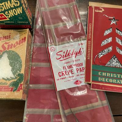 L1220 Antique Christmas Snow Tinsel & Crepe Paper
