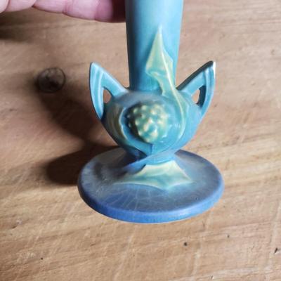 Roseville Thornapple Bud Vase (DR-KD)