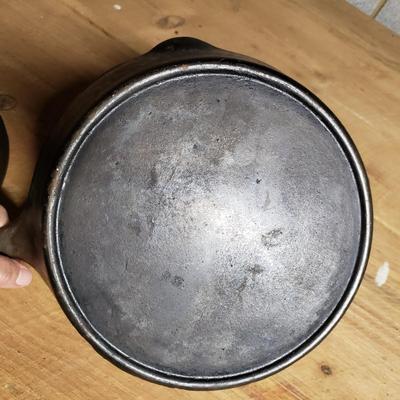 Griswold #5 and 8.5 Cast Iron Pots and More (DR-KD)