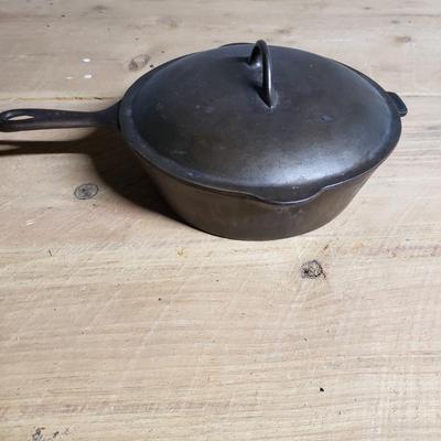Griswold #5 and 8.5 Cast Iron Pots and More (DR-KD)