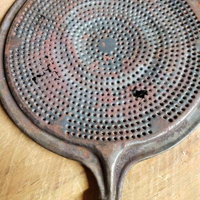 Griswold #5 and 8.5 Cast Iron Pots and More (DR-KD)