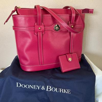 Dooney & Bourke Purse/Tote w/card holder Next to New