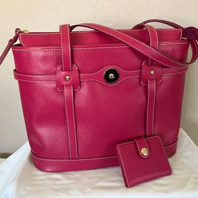 Dooney & Bourke Purse/Tote w/card holder Next to New