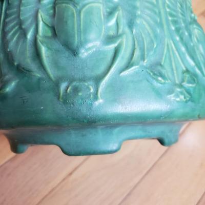 Roseville Beatle Planter (DR-KD)