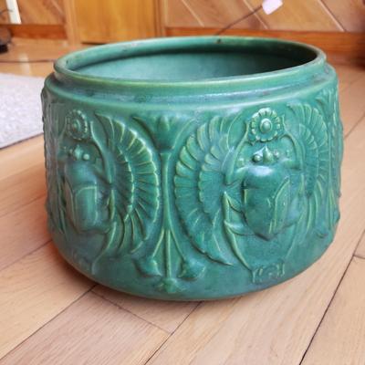 Roseville Beatle Planter (DR-KD)