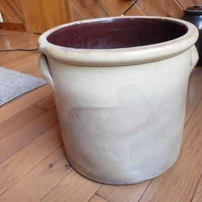 Brown Brother Huntington LI Crock (DR-BM)