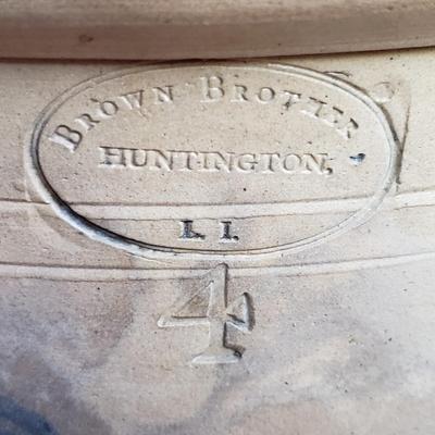 Brown Brother Huntington LI Crock (DR-BM)