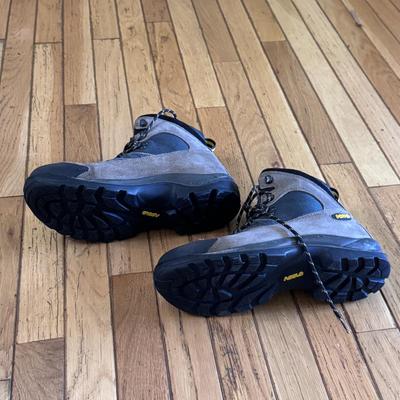 Clarks, Asolo, Explore24, and More Women’s Shoes - Sizes 9-9 1/2 (PB-DZ)