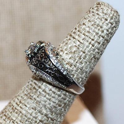 Size 8 Marked .925 "Puffy" BLACK Party Ring with a Single Main Clear Round Stone on a Silver Band (6.2g)
