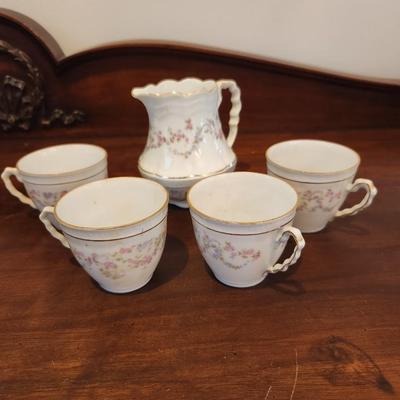 4 cups and creamer