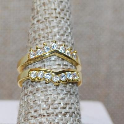 Size 10 Split 2 Tier Setting & Clear Stones Ring on a Gold Tone Band (5.2g)