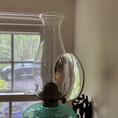 K692 Antique Cast Iron Single Arm Oil Lamp