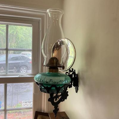 K692 Antique Cast Iron Single Arm Oil Lamp