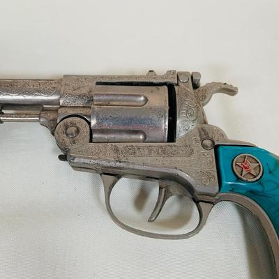 LOT 29: Vintage Toy Texan 38 Cap Gun with Blue Handle